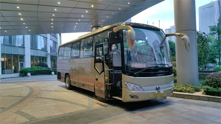 大巴车