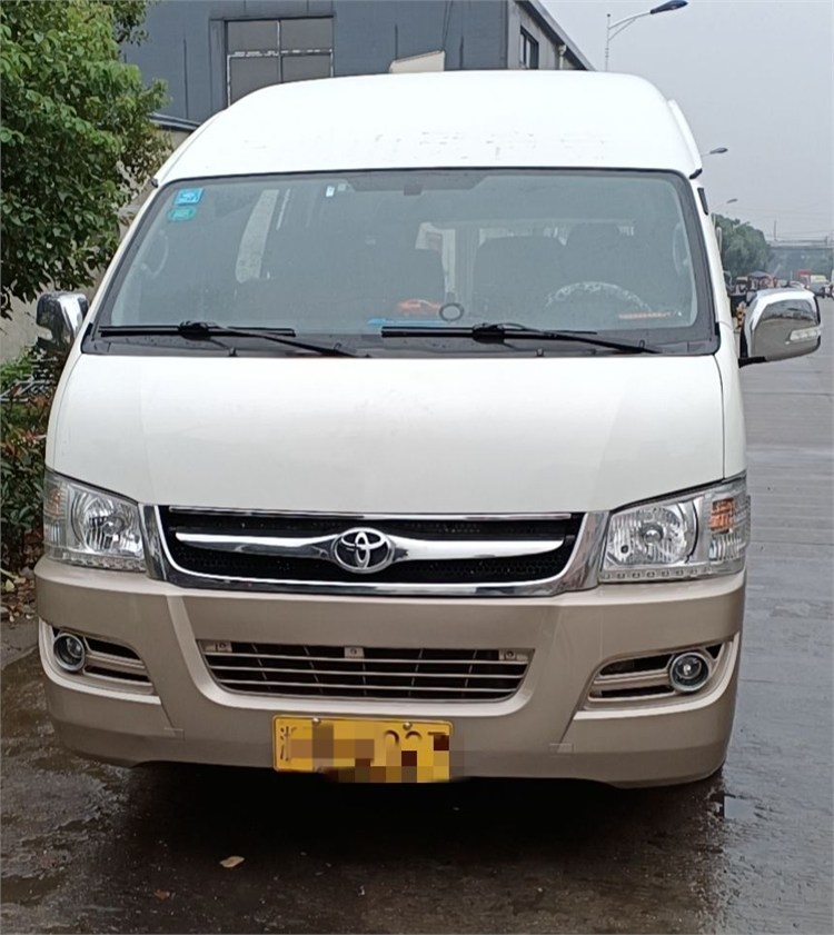 中巴车